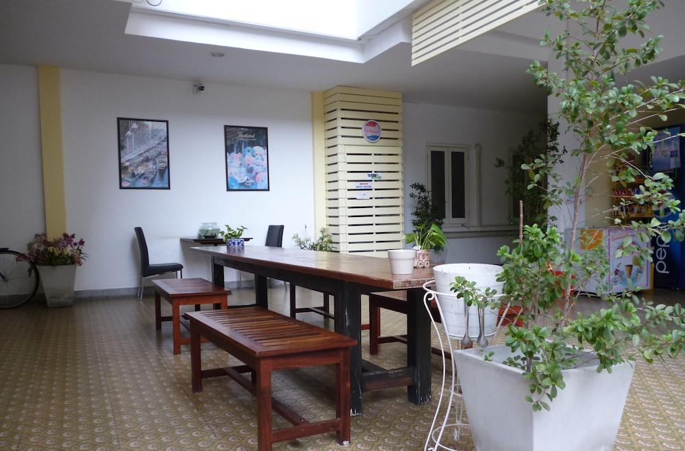 Sri Krungthep Hotel Bangkok Exterior photo