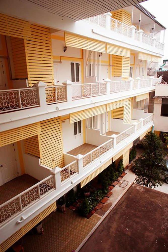Sri Krungthep Hotel Bangkok Exterior photo