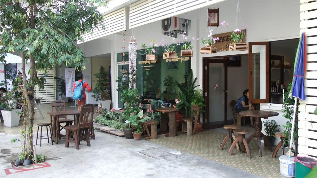 Sri Krungthep Hotel Bangkok Exterior photo